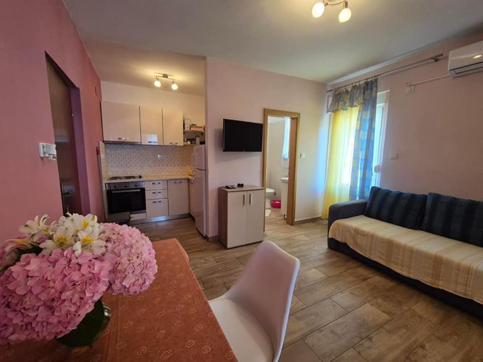 Apartments Velinka Mundanije Eksteriør bilde
