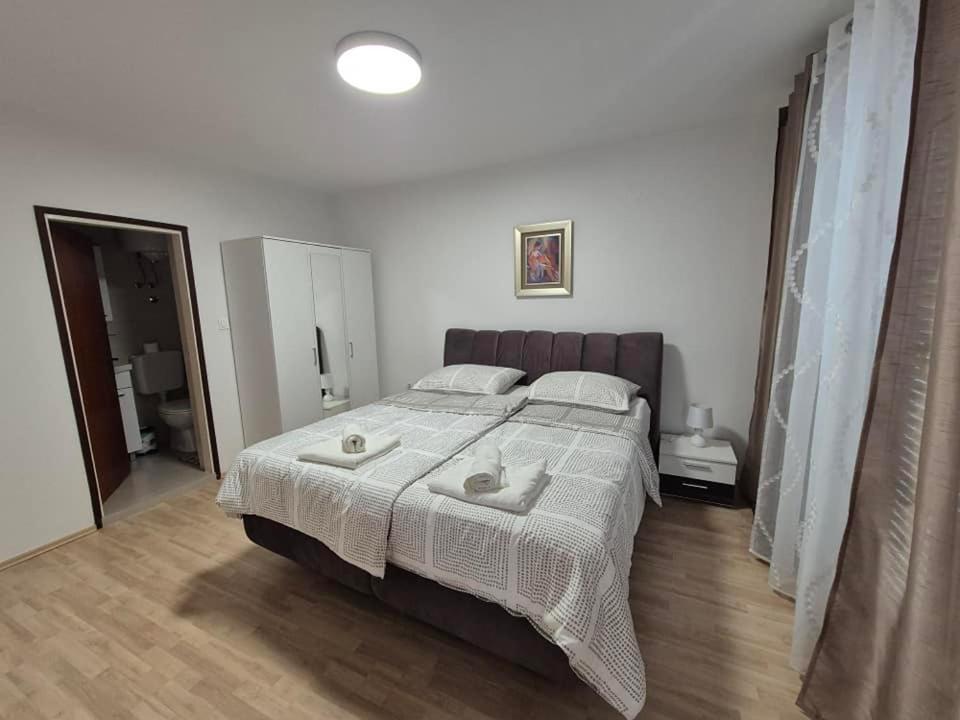 Apartments Velinka Mundanije Eksteriør bilde